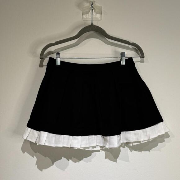 Black and White Mini Skirt - Picture 4 of 5